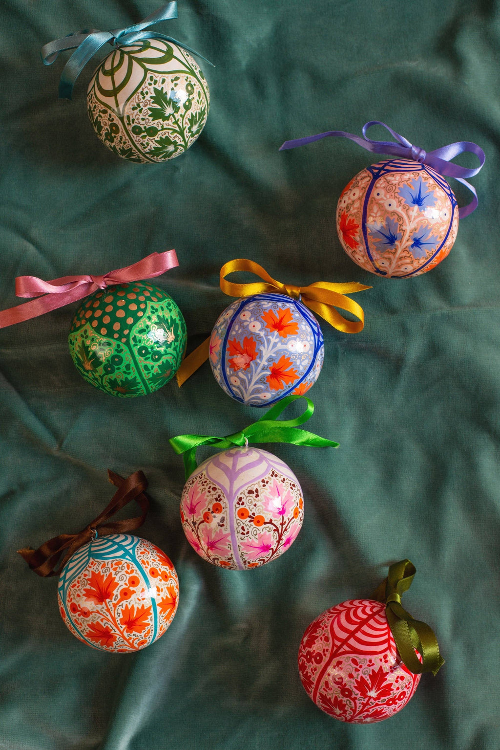 Daisy Snow Pink & Lilac Kashmiri Bauble
