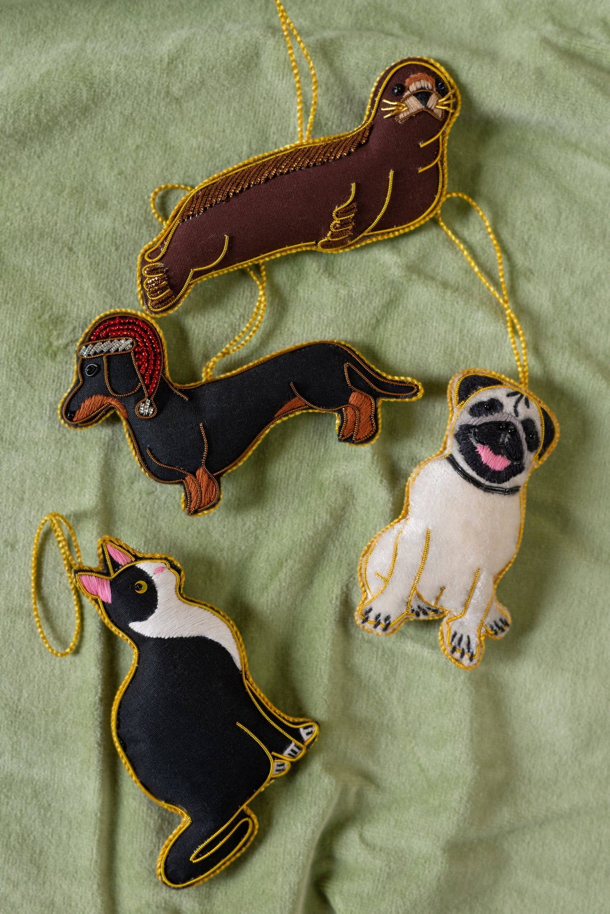 Daisy Snow Pug Decoration (Virgin Plastic Free)
